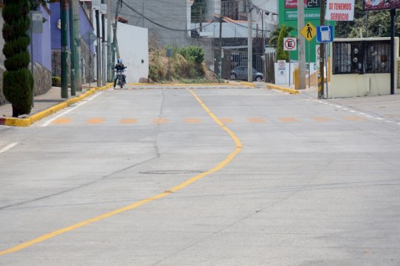 B1738 16/05/23 VECINOS DE LA COLONIA LOMAS DE AHUATLÁN RECIBEN OBRA DE RECONSTRUCCIÓN CON PAVIMENTO DE LAS CALLES LOMAS DE AHUATLÁN Y GUSTAVO PETRICCIOLI