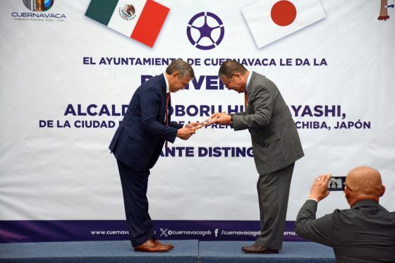 B2020 21/10/24 DA LA BIENVENIDA JOSÉ LUIS URIÓSTEGUI AL ALCALDE DE LA CIUDAD JAPONESA DE ŌTAKI, NOBORU HIRABAYASHI REFRENDANDO 46 AÑOS DE HERMANAMIENTO CON CUERNAVACA