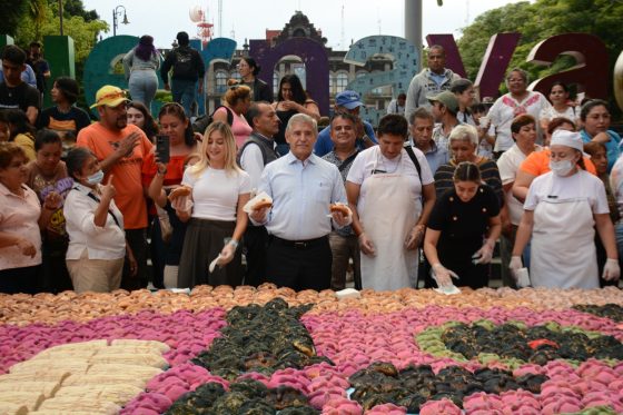 B2025 23/10/24 CON CATRINA MONUMENTAL ELABORADA POR PRODUCTORES PANADEROS EL AYUNTAMIENTO DE CUERNAVACA CONVOCA A LA EXPO DÍA DE MUERTOS 2024