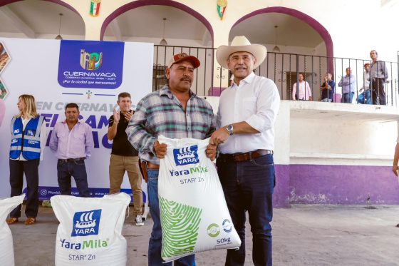 B263 23/05/25 EL CAMPO EN CUERNAVACA FLORECE: JOSÉ LUIS URIÓSTEGUI ENTREGA FERTILIZANTE A MÁS DE 370 PRODUCTORES DE GRANOS BÁSICOS