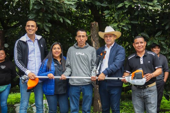 B640 08/10/2025 JOSÉ LUIS URIÓSTEGUI ENTREGA APOYOS A PRODUCTORAS Y PRODUCTORES DE AGUACATE Y ARRANCA PROGRAMA INTEGRAL EN BUENAVISTA DEL MONTE