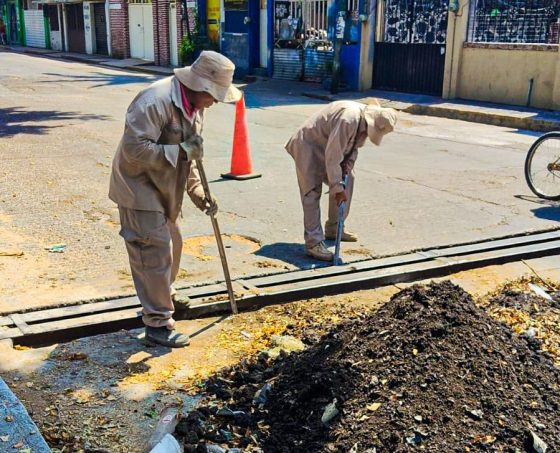 B998 09/03/26 INICIA AYUNTAMIENTO DE CUERNAVACA TRABAJOS DE LIMPIEZA DE REJILLAS PLUVIALES EN CIUDAD CHAPULTEPEC
