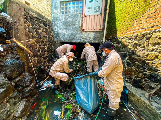 B1297 23/06/26 ATIENDE MUNICIPIO DE CUERNAVACA TAPONAMIENTO EN BARRANCA SIN NOMBRE PARA PREVENIR INUNDACIONES