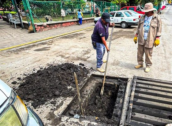 F254 09/06/26 SERVICIOS PÚBLICOS DE CUERNAVACA ATIENDEN MANTENIMIENTO PREVENTIVO DE INFRAESTRUCTURA PLUVIAL EN EL BOULEVARD ADOLFO LÓPEZ MATEOS